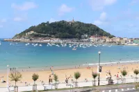 SEAFRONT LUXURY STUDIO by www.SanSebastianApartments.es