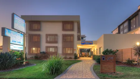 Cleveland Bay Air Motel Отели в г. Стредброук Айленд