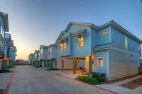 Luxury 4Bdr Beach Retreat w Private Pool Walk to Dining Shops Shore Thang