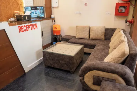 Hotel Madhav Palace Отели в г. Махуа Кхера