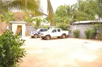 BB Tributary Hotel - parking