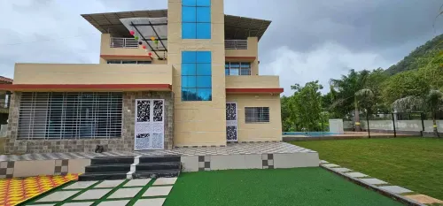 Solace By Joy Suites Hotels in Isambe