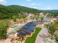 Private Hot Tub and Spacious Outdoor Deck - Inviting Getaway Hotels in Hollister