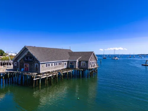 Stylish Decor and Modern Conveniences - Charming Downtown Retreat