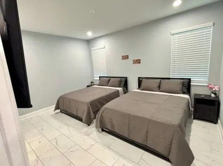 Modern Luxury Retreat - 10PPL Отели в г. Лейк-Магдалин