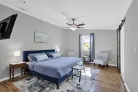 4BR/3BR - Spacious Home 4 Minutes From Beach