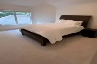 Charming 6-bedroom house w/ Pool in The Woodlands TX