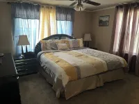 The Derby House ~ King Suite Near Downtown Hot Springs