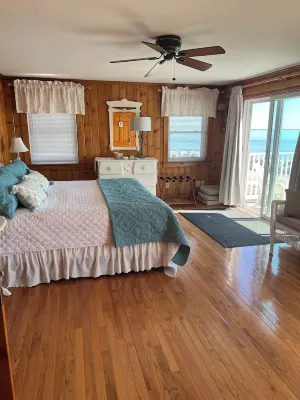 Direct Oceanfront/Beachfront Home in Saco, ME. Family Retreat sleeps 19  캠프 엘리스 주변 호텔