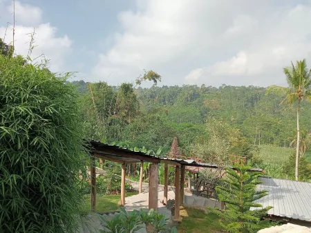 Chalet Bromo Lounge & Lodge