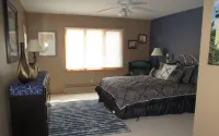 Premier Vacation Rental, Pet Friendly, Walk to Water, Restaurant, Shopping, WiFi