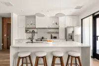 The Eighteen by Mint House Minute Suites附近的飯店