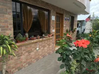 Hotel Alpachaca Hotels in Пуэмбо