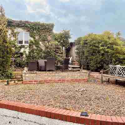 Immaculate 2-Bed House in Potters Bar Hotel Exterior