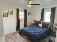 Starry Knight Retreat - spacious 4-bedroom house in charming Ririe with AC, WiFi فنادق في ريراي