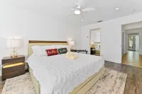 The Flamingo Villa: King BD, Fire Pit, Wifi & Arcade Game 10min to Ft.Lauderdale