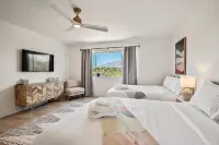 Desert Lux! Peaceful/private+2 minutes from prime Foothills shopping/dining