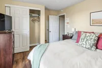 Rainbow Ranch: Family Friendly 4 Bedroom in Lovely Williamstown, 5 min to ARK! - 4-Star
