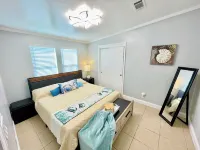 Paddle Paradise: 3/2 Bath House with Jacuzzi, Kayaks, Paddleboards & Game Room