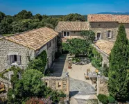 Gordes, Calme Absolu et vue Panoramique Hotels near Abbaye Notre-Dame de Senanque