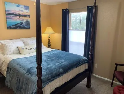 Tranquility Base waterfront/pool 1-bedroom condo