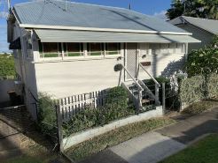 La Vie en Rose is 2 bedroom Home with Bay Views