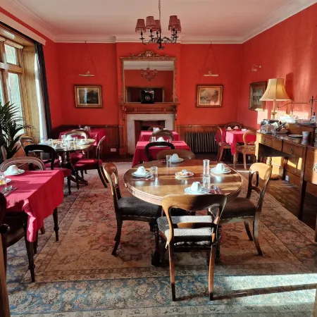 Cambus O' May Traditional Highland Hotel