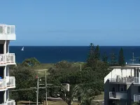 BEACH  Luxury Upmarket 2B 2B unit, OCEAN VIEWS!  250m to BUDDINA BEACH!