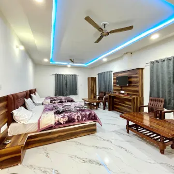 Manya Palace Hotels near Orchha Fort and contact for cycling as well