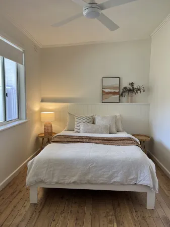 Renovated home close to sports precinct, hospital and short walk to Albury CBD Отели рядом с достопримечательностью «Albury Town Hall»