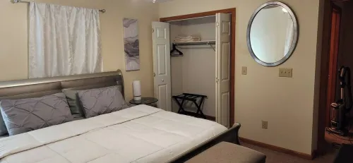 Charming 2-bedroom condo with WiFi, AC in delightful Canton