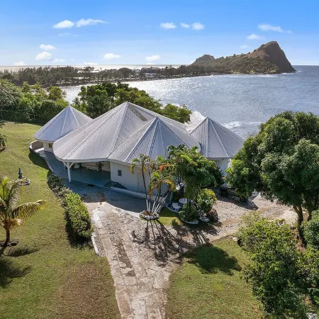 4 Bedroom, 4 bathroom Villa on the Beach