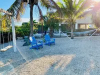 Sombrero Beach House: 50' Dock, Pool, BBQ, Bicycles & more! Turtle Hospital附近的飯店