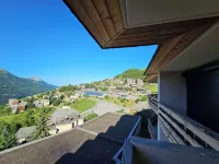 Coeur DE Station A Cote DE Toutes LES Commodites Avec UNE VUE Incroyable!