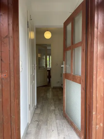 Ruhig und Idyllisch: Kleines Ferienhaus am Waldrand - S-bahn-nähe - Zentrumsnah Отели в г. Бергиш-Гладбах