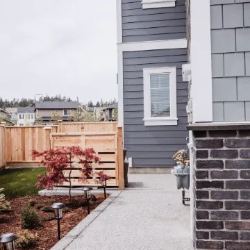 Quiet, above-garage suite in Royal Bay
