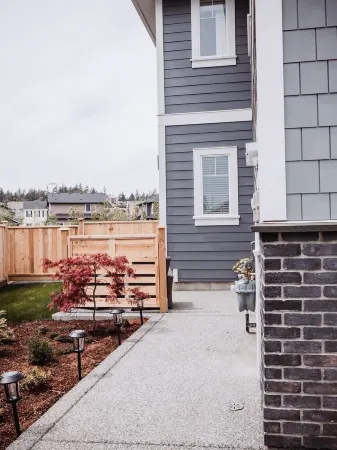 Quiet, above-garage suite in Royal Bay