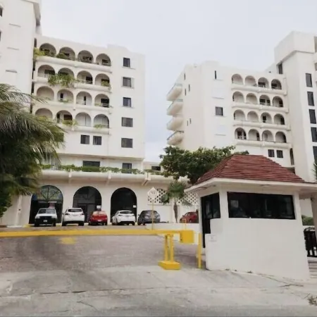Oceanfront 2Br Villa for 6 -  3 Bathrooms - Walk to la Isla & Beach
