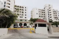 VILLA LUNA, CANCUN BEACHFRONT APARTMENT - HOTEL ZONE