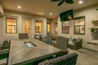 The Good Life in Goodyear.Pool.spa.Golf.Pool table minutes to ballfields/Stadium