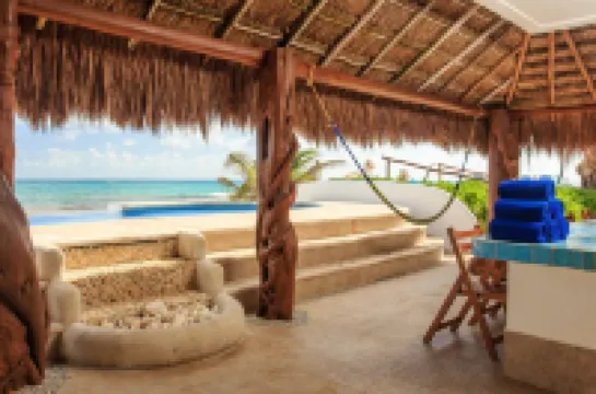 Villa Sarita, 6 Beachfront Villa with Private Pool in Gated Resort!