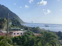 Spacious self contained room with wifi, a kitchenette and jacuzzi Hotels in Loubiere