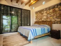 Casa de la Luna - Your Escape to Paradise in Stunning Oceanfront Home