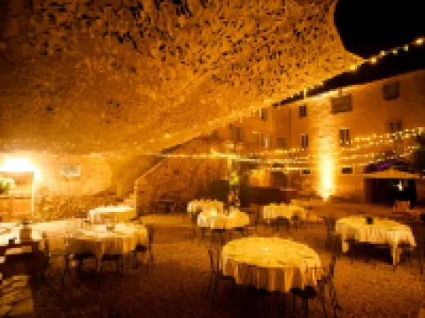 Estate with Large Swimming Pool Overlooking Vineyards Hotels in Lamalou-les-Bains