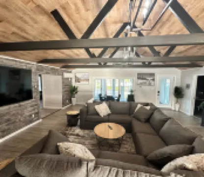 Welcome to HoneyScape - Newly Renovated 5 Bedroom Cottage