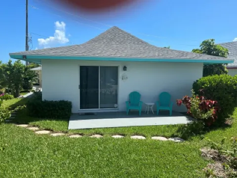 Villa in Paradise - Two Seat Golf Cart Now Included with Rental !! Hotels in 