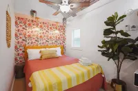 Cute and Cozy! Relax in Hot Tub! Caves Close فنادق في بینٹن ٹاؤن شپ