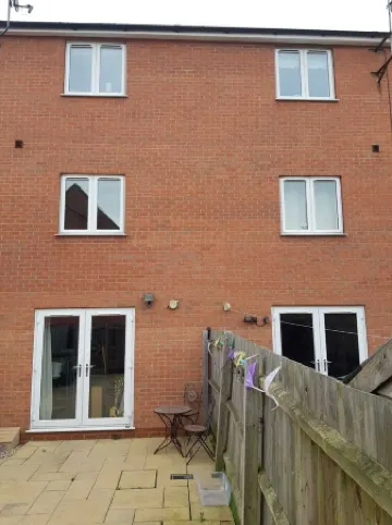 Caspian House (4 Bedrooms) - Serviced Accommodation