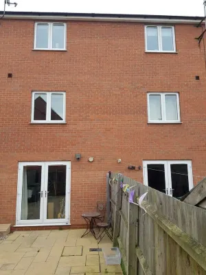 Caspian House (4 Bedrooms) - Serviced Accommodation Các khách sạn ở Grimsby