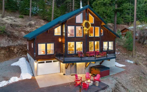 Red Fox Luxury Lodge - Gorgeous Views of Lake Cle Elum - Hot Tub - Game Room